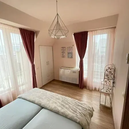 Cozy With Pool In Apartment *